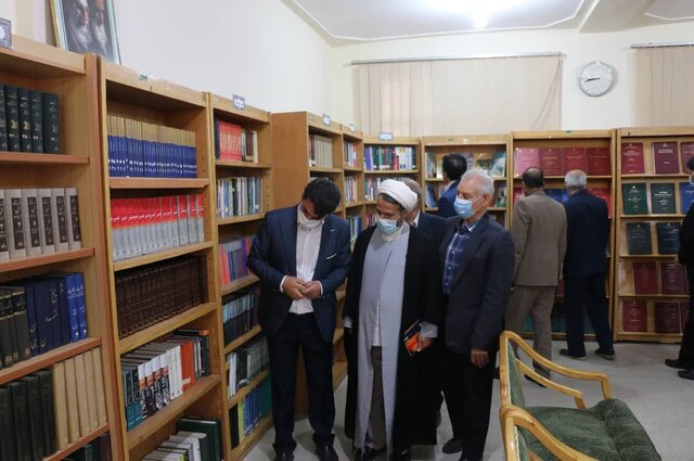 افتتاح کتابخانه تخصصی فرهنگ، هنر و ارتباطات در ایلام با بیش از ۴۷۰ عنوان کتاب نفیس ⁨