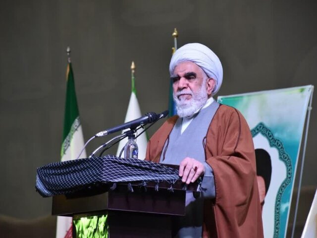 جمهوری اسلامی در برابر تمام مستکبران جهان ایستاده است