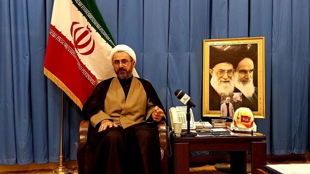 تکریم ارباب رجوع و خدمت صادقانه بزرگترین معروف است