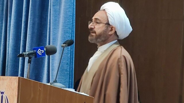 دشمن به دنبال تغییر سبک زندگی ما است