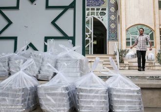 توزیع بیش از ۲۲۰۰ پرس غذا دربین نیازمندان ایلامی