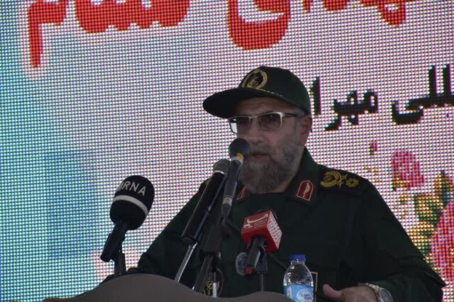 پیکر شهدای تازه تفحص شده پس از تشییع در مهران به تهران منتقل میشوند پیکر شهدای تازه تفحص شده پس از تشییع در مهران به تهران منتقل میشوند