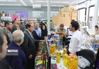 استاندار ایلام در بازار؛ مسئولان با کار جهادی دین خود را به مردم ادا کنند
