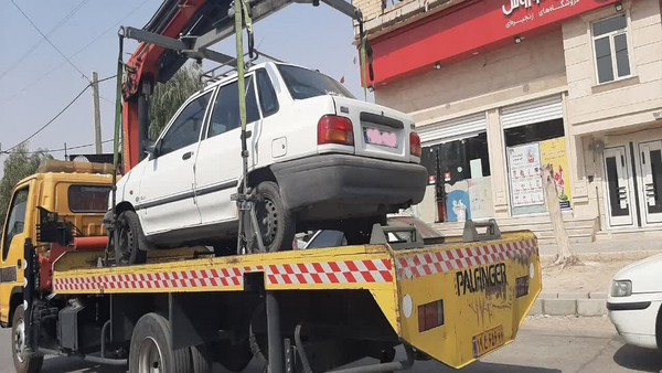 انتقال خودروهای رهاشده در معابر مهران به پارکینگ اربعین