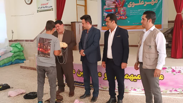 توزیع ۴۵۵ بسته لوازم‌التحریر در قالب پویش ملی «مهر علوی»