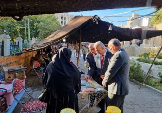 بازدید هیئت و گردشگران عراقی از جشنواره و نمایشگاه «نان، سنت، طعم» در قلعه تاریخی والی ایلام