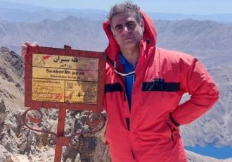 صعود موفق کوهنورد ایلامی به بام لرستان