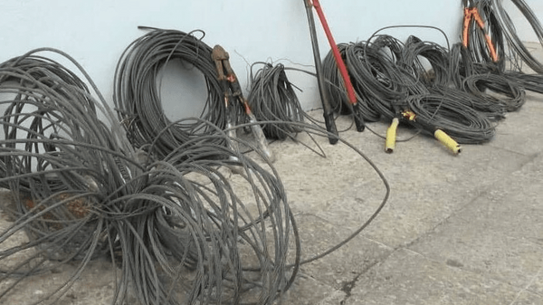 ۴ سارق حرفه‌ای سیم و کابل در هلیلان به دام افتادند