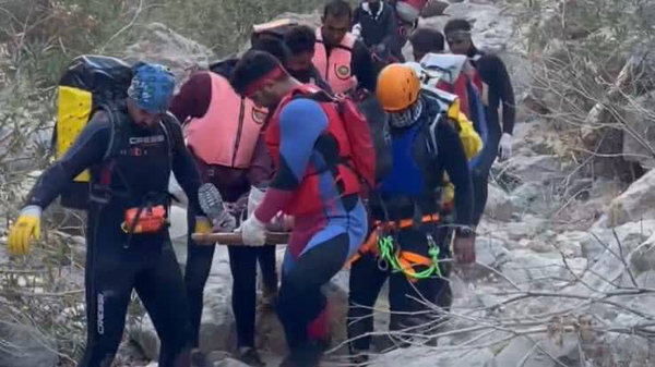 نجات گردشگر گرفتار در دره ویژدرون ایلام پس از ۳۶ ساعت