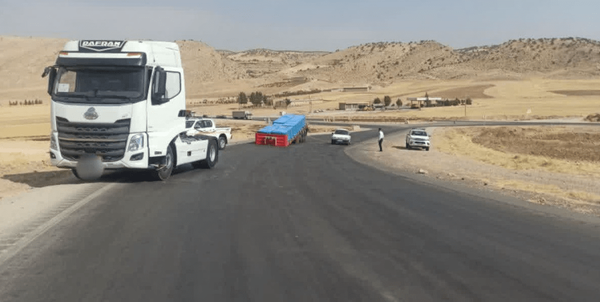 پلاک جعلی، راننده کامیون ایلامی را به دام پلیس انداخت پلاک جعلی، راننده کامیون ایلامی را به دام پلیس انداخت