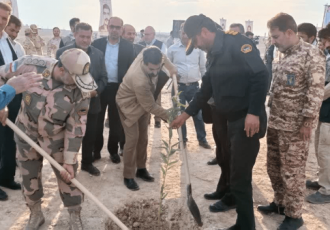 نهالکاری ۳۵۰ هکتار از اراضی مهران همزمان با هفته بسیج نهالکاری ۳۵۰ هکتار از اراضی مهران همزمان با هفته بسیج