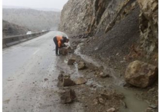 ریزش‌برداری در ۲۵ مقطع از محورهای ایلام انجام شد