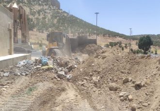 ادامه عملیات پاکسازی نخالههای ساختمانی در اطراف میدان ارغوان ادامه عملیات پاکسازی نخالههای ساختمانی در اطراف میدان ارغوان
